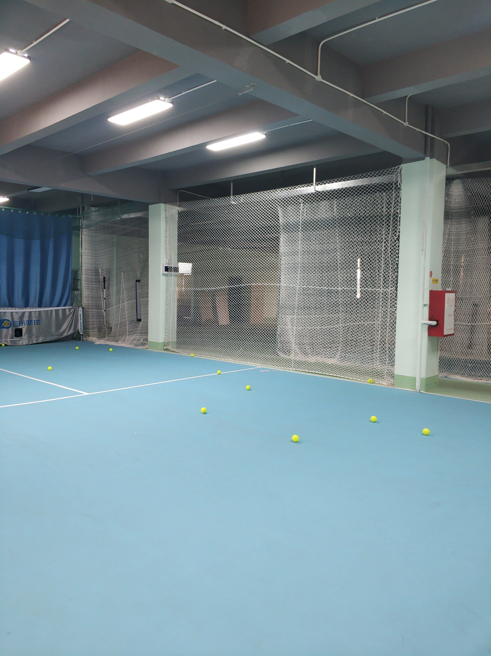 边后卫内收 边后卫内收