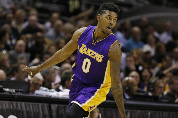 边锋内收抢 边锋内收抢